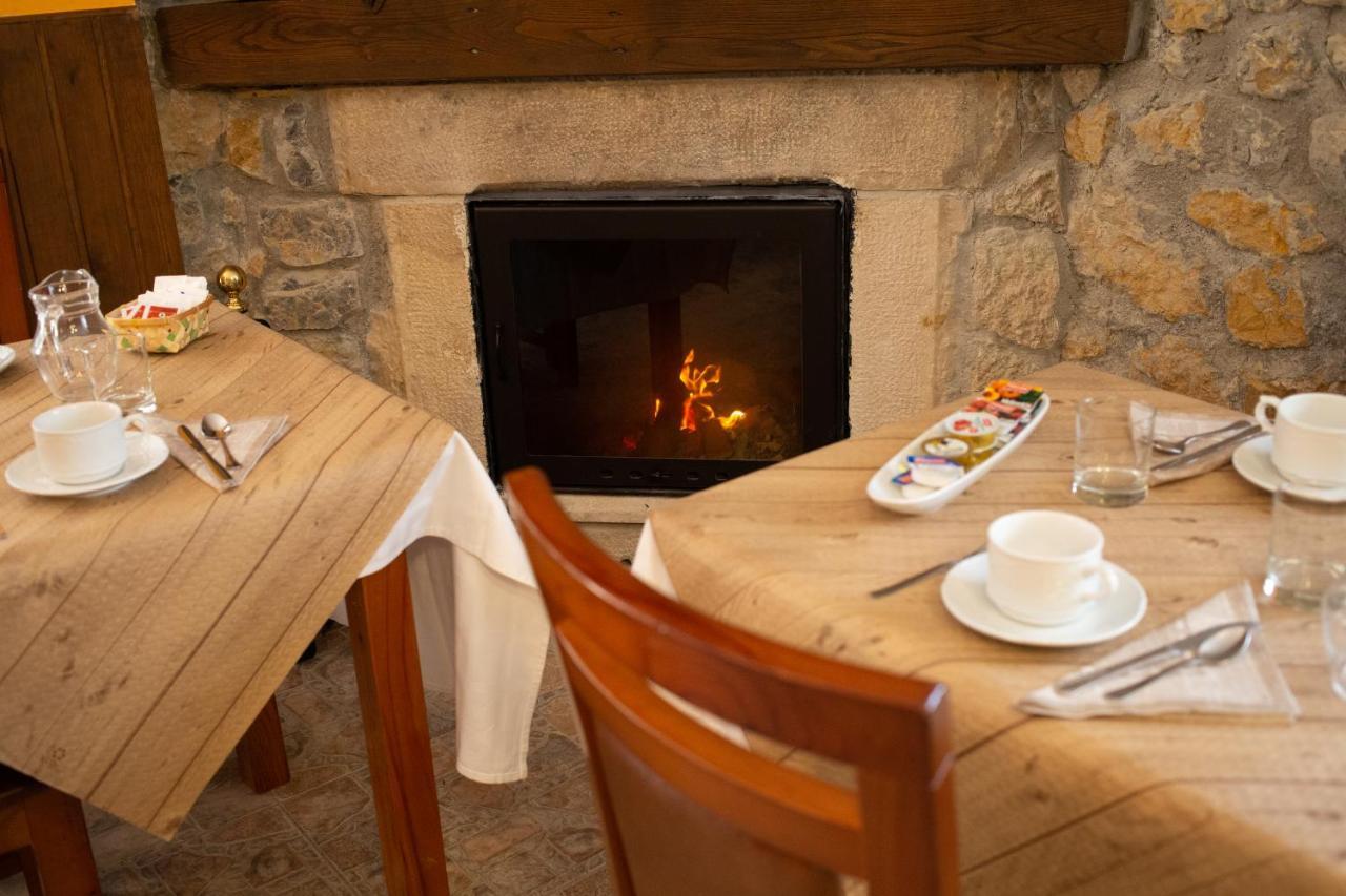 La Casona De Cardes Hotell Onís Eksteriør bilde